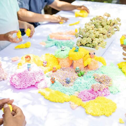 Educational Insights Spuma de modelat cu surpriza Playfoam™