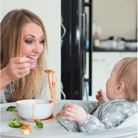 TIDY TOT Kit hranire - Baveta si tava (Fructe Vesele)