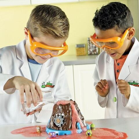 Learning Resources Monstruletii din laborator – Vulcanul cu lava