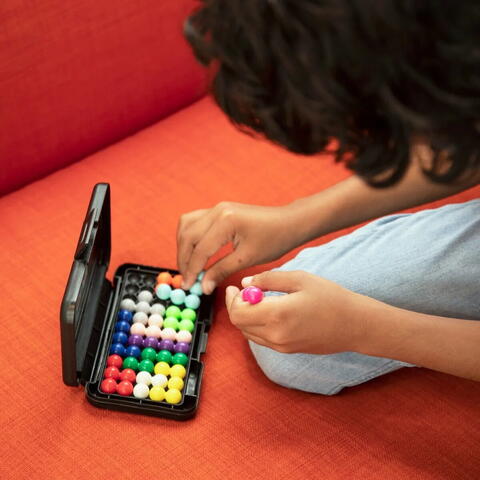 Educational Insights Joc de logica - Kanoodle® (200 provocari)