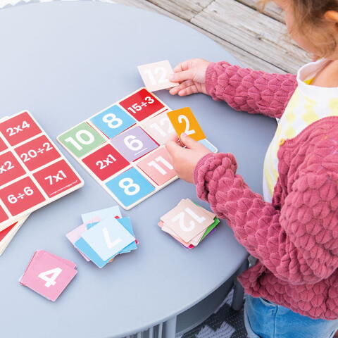 BIGJIGS Toys Bingo matematic - Inmultiri si impartiri
