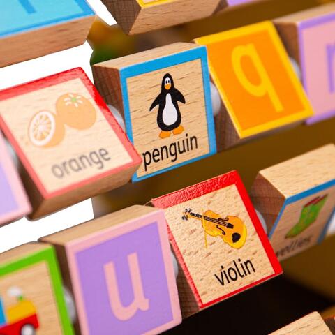 BIGJIGS Toys Centru de activitati - litere si imagini in engleza